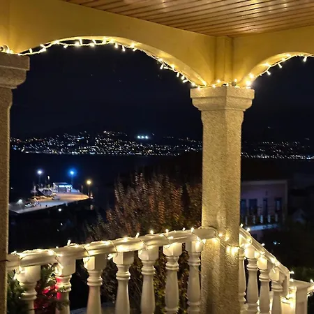 Holibai, Serenidade, Escapada Navidena De Lujo Frente Al Mar Con Privado Y Cerca De Magicas Luces De Vigo *