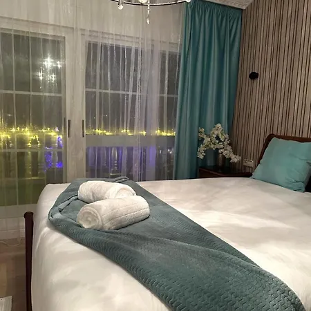 Holibai, Serenidade, Escapada Navidena De Lujo Frente Al Mar Con Privado Y Cerca De Magicas Luces De Vigo *